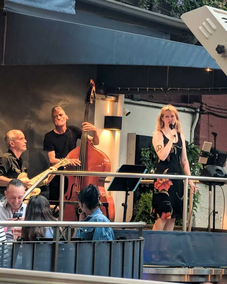 Live music performance at the Jardin Nelson restaurant in Montreal, Quebec