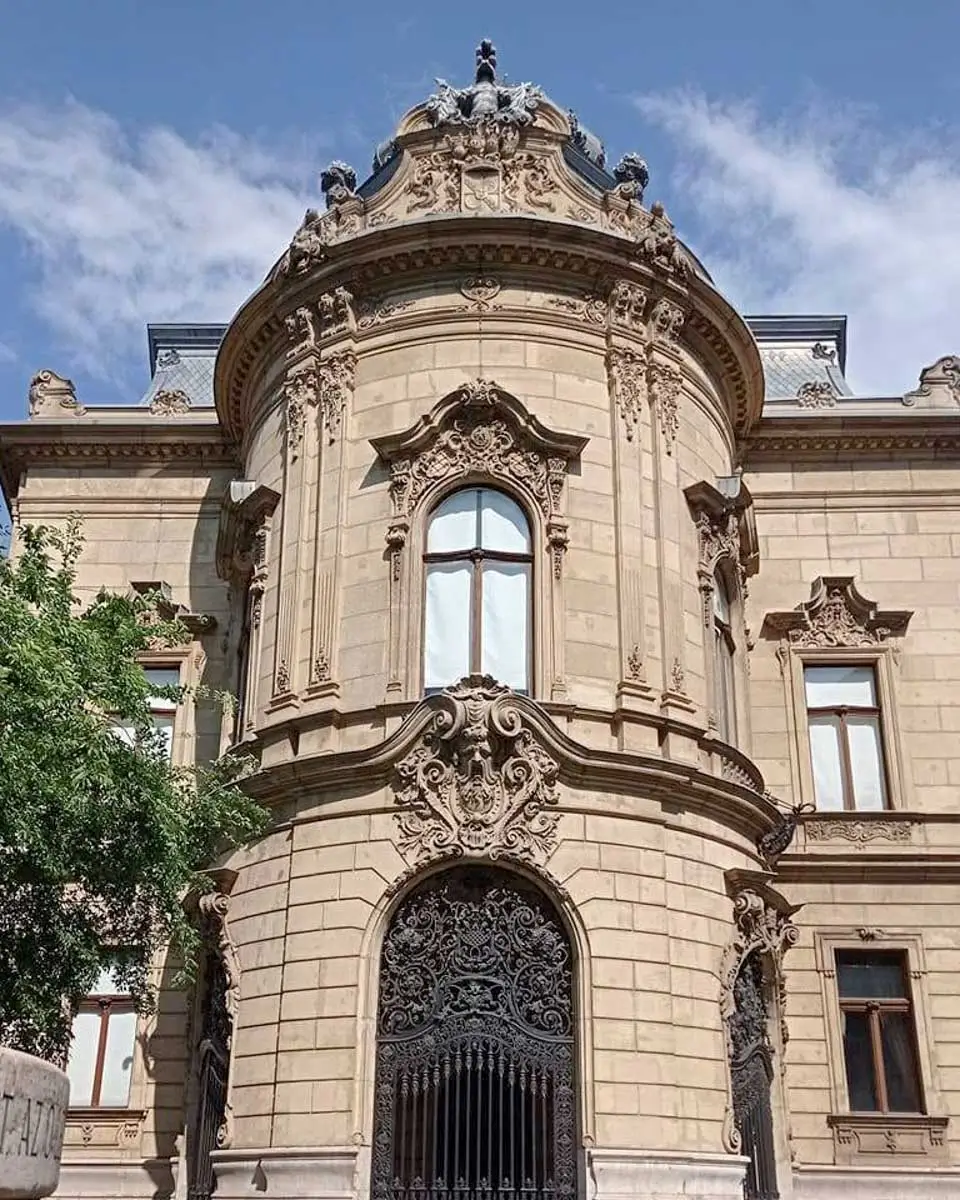 Metropolitan Ervin Szabó Library in Budapest