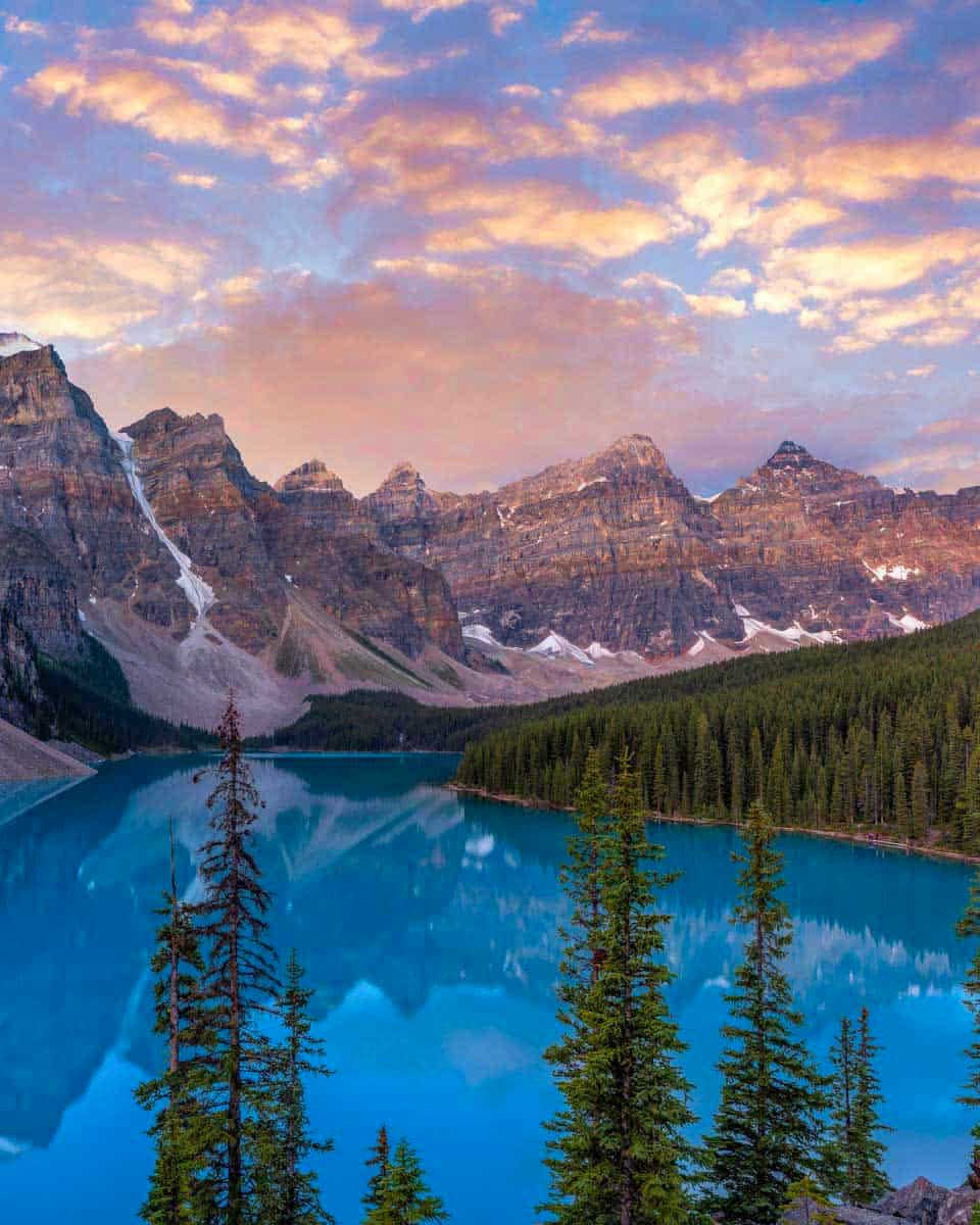 Moraine-Lake-at-sunset-in-AB-Canada