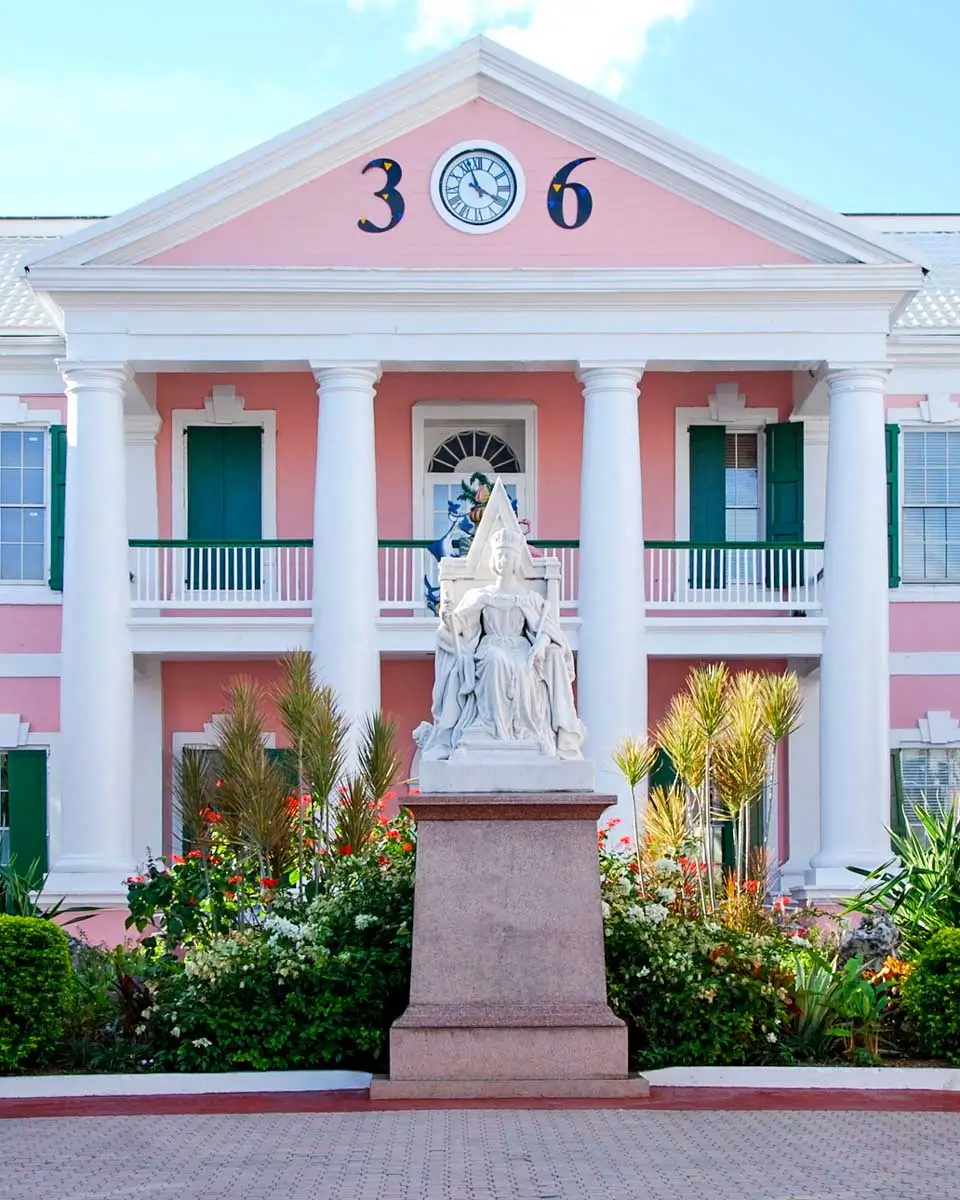 Parliament Square in Nassau seen on a sighseeing tour