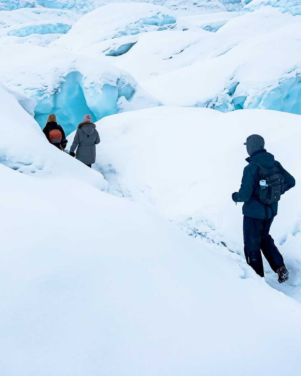 People-walk-on-the-Juneau-Icefield-Alaska
