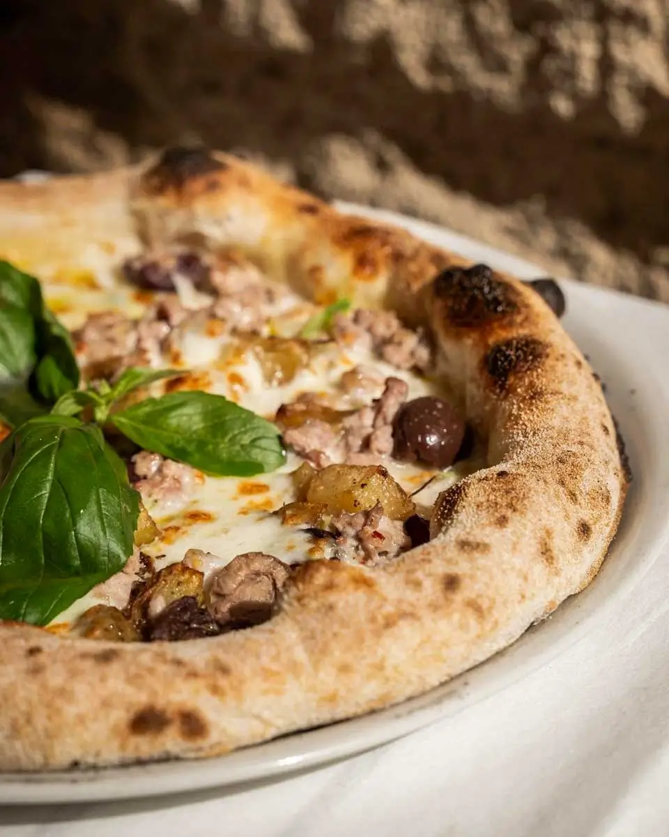 Pizza served at Schiticchio in Via Cavour, Syracuse Italy