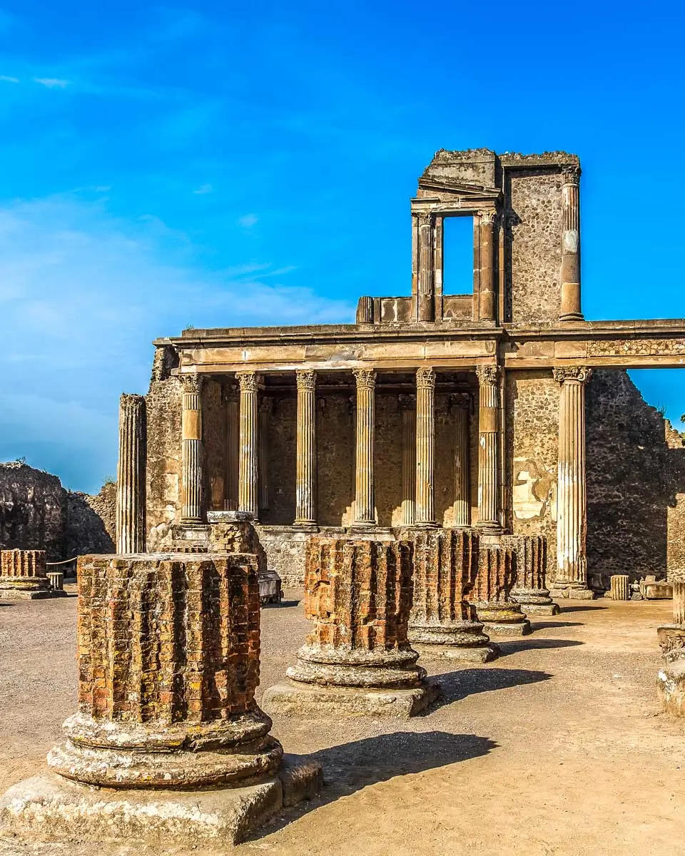 Pompeii-ruins-seen-in-Italy
