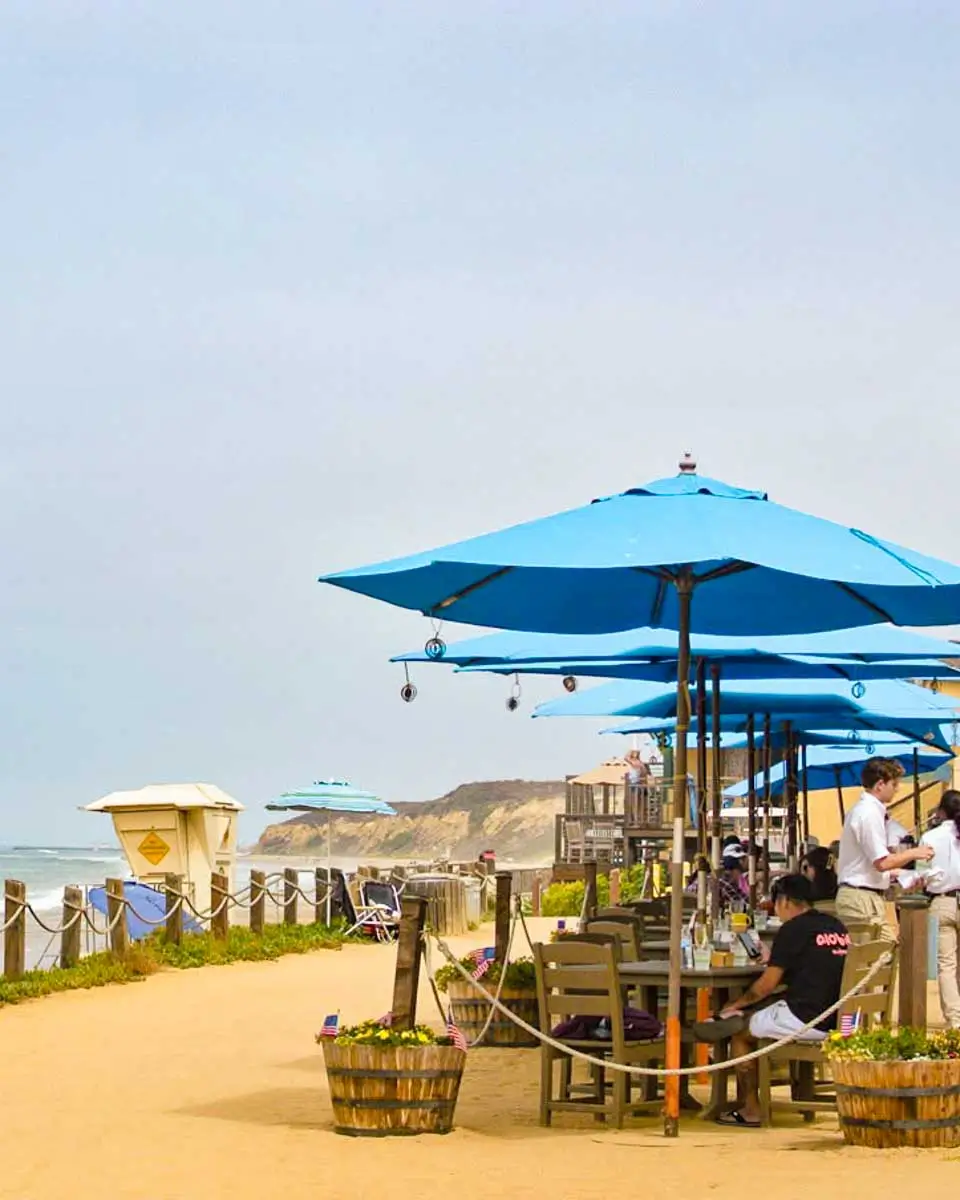 Promenade seating at the Beachcomber Cafe in Newport Beach