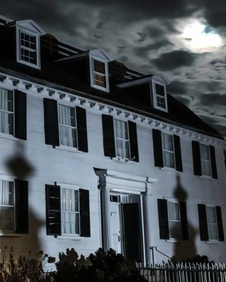Salem Ghosts in Salem Massachusetts (1)