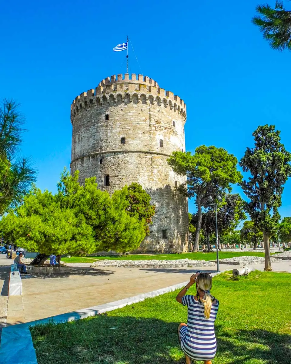 The-White-Tower-in-Thessaloniki-Greece on a sunny day