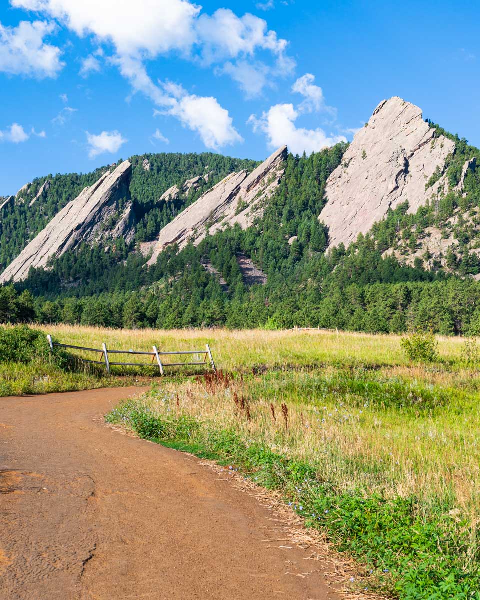 View of the Flatiron Peaks in Chautauqua Park in Boulder