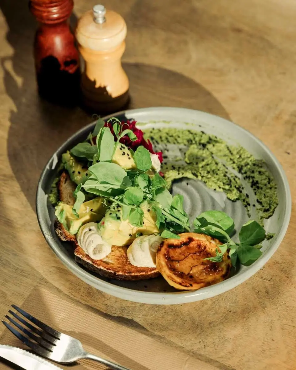 Avocado toast at Bayleaf Cafe, Australia