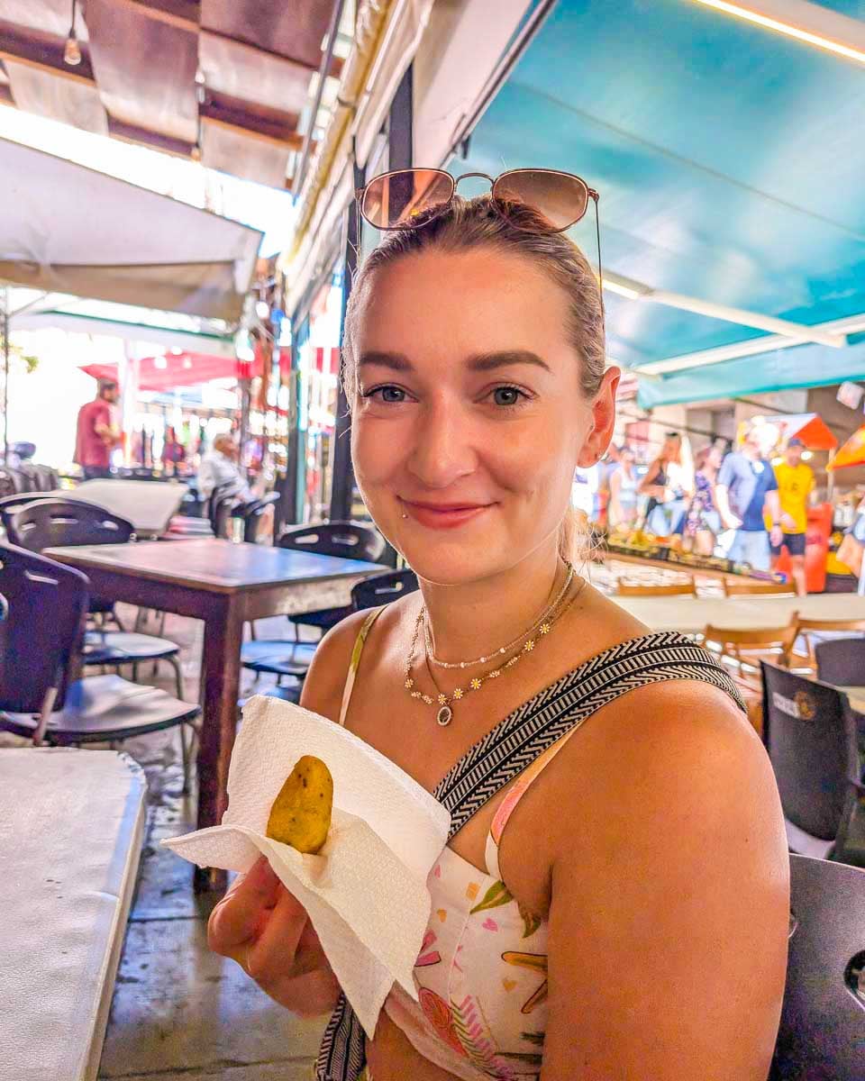 Bailey-holds-food-on-a-food-tour-in-Syracuse-Italy