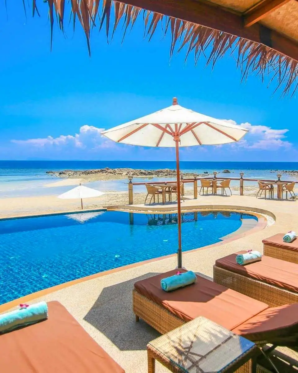 Beyond the Blue Horizon in Sri Thanu Koh Phangan Thailand 1