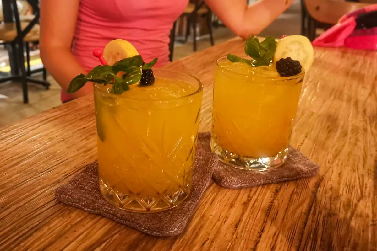 Cocktails-on-a-wooden-table-at-a-bar-in Hilton Head, South Carolina