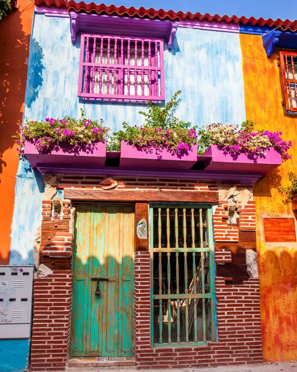 Colorful homes in the Walled City of Cartagena, Colombia (2)