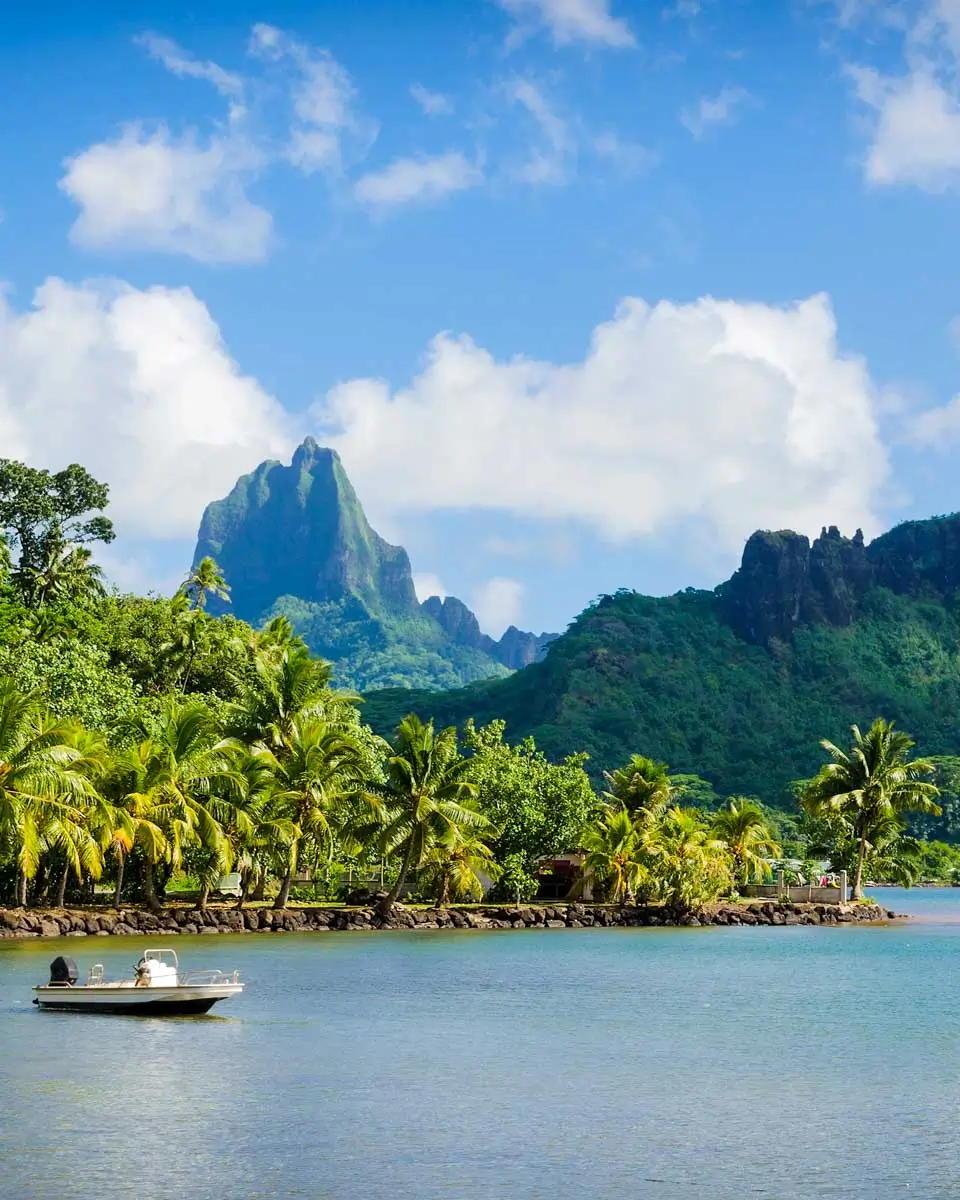 Cooks Bay in Moorea