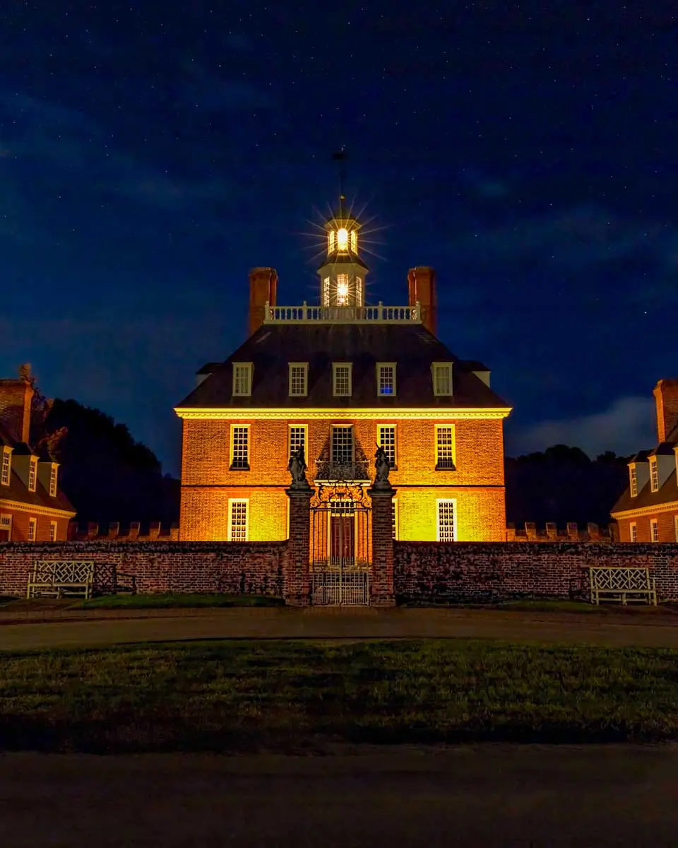 Governor's Palace in Williamsburg, Virginia at night