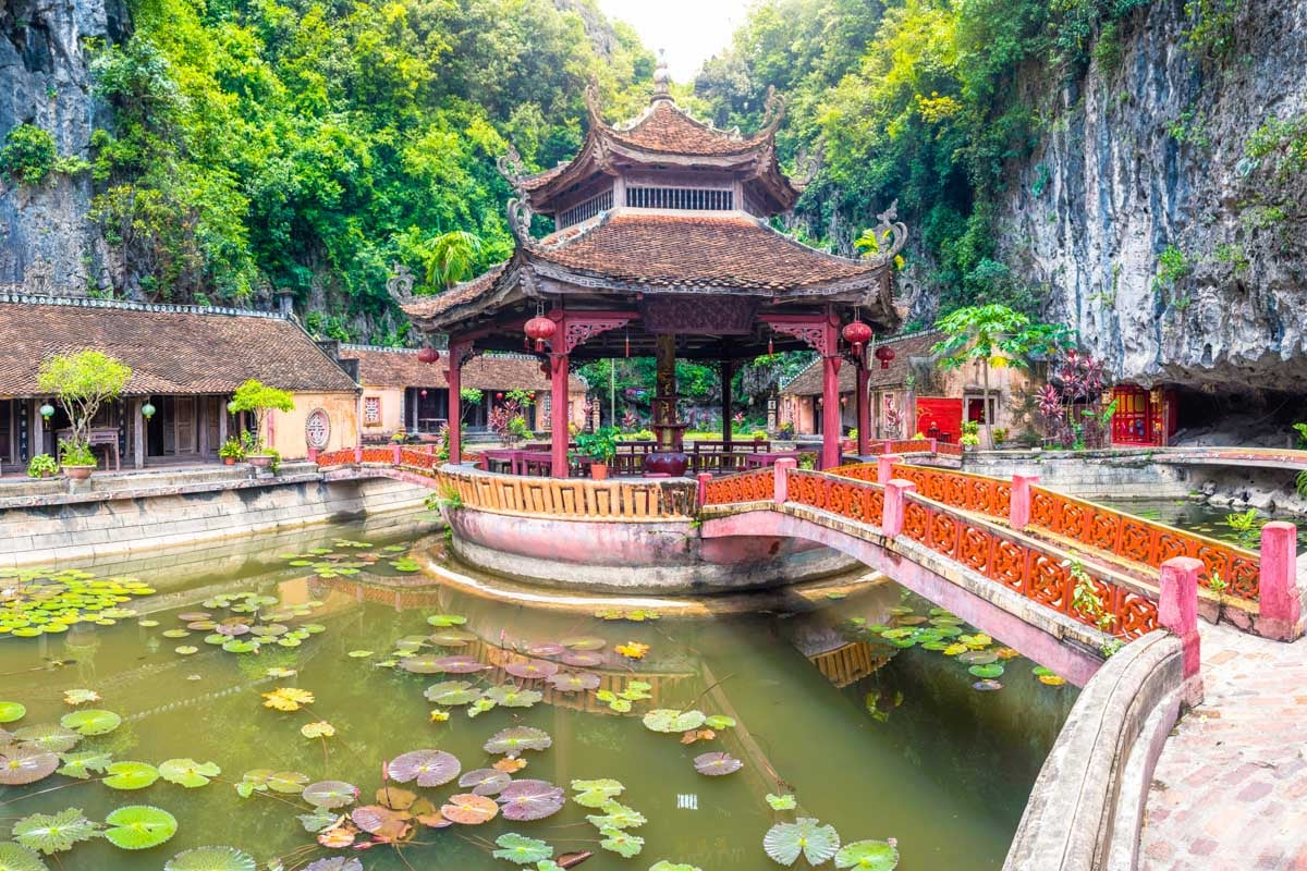 Hoa Lu Ancient Capital in Ninh Binh, Trang An, Vietnam (1)
