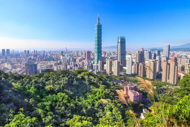 Taipei City urban skyline seen from Elephant Mountain, Taiwan (2)