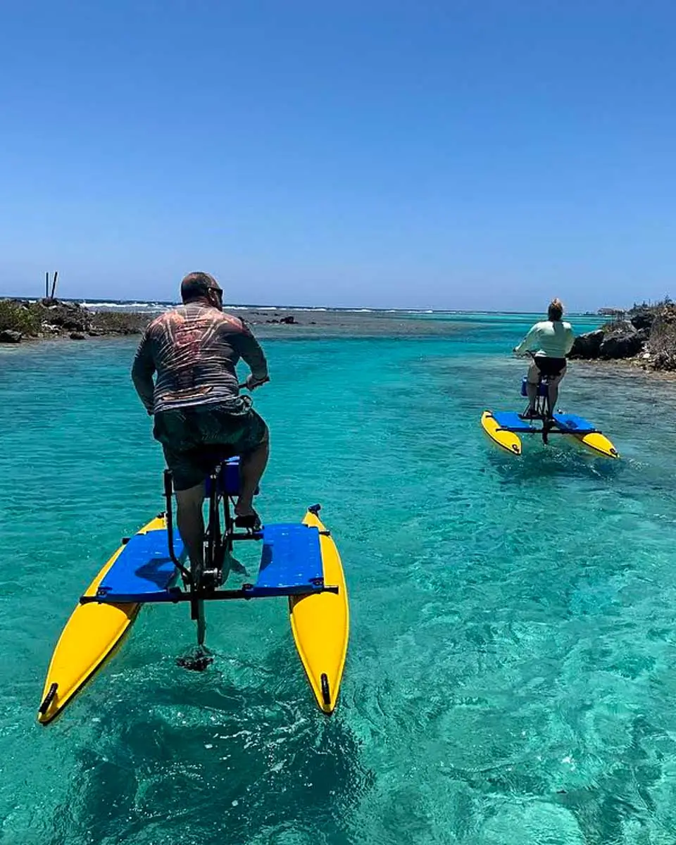 Two people on hydro bikes in Roatan Honduras