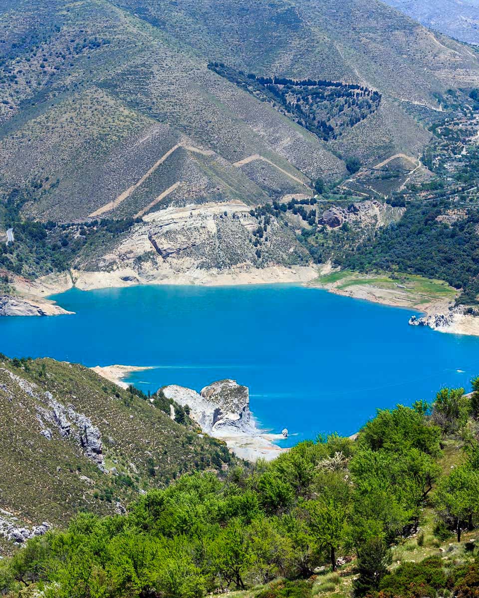 A-lake-in-the-Sierra-Nevada-seen-on-a-tour-from-Granada-Spain
