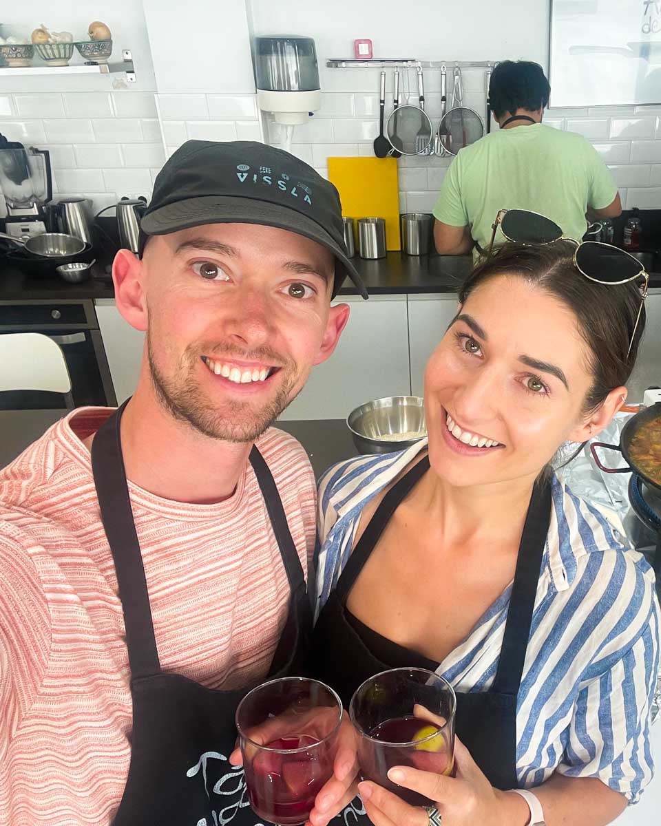 Brittni-and-Jesse-take-a-selfie-at-a-cooking-class-in-Malaga