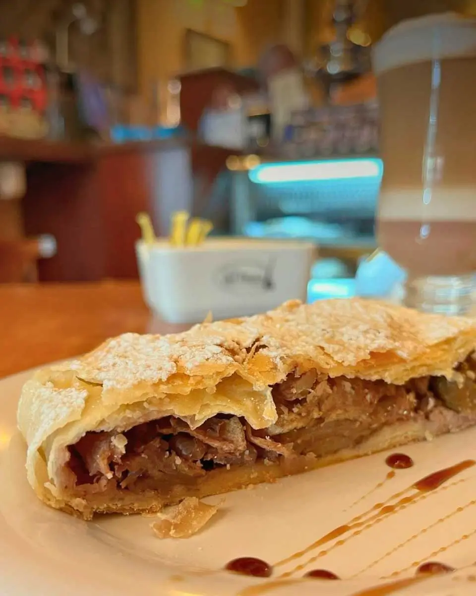 Café del Poeta in Valparaiso, Chile (1)