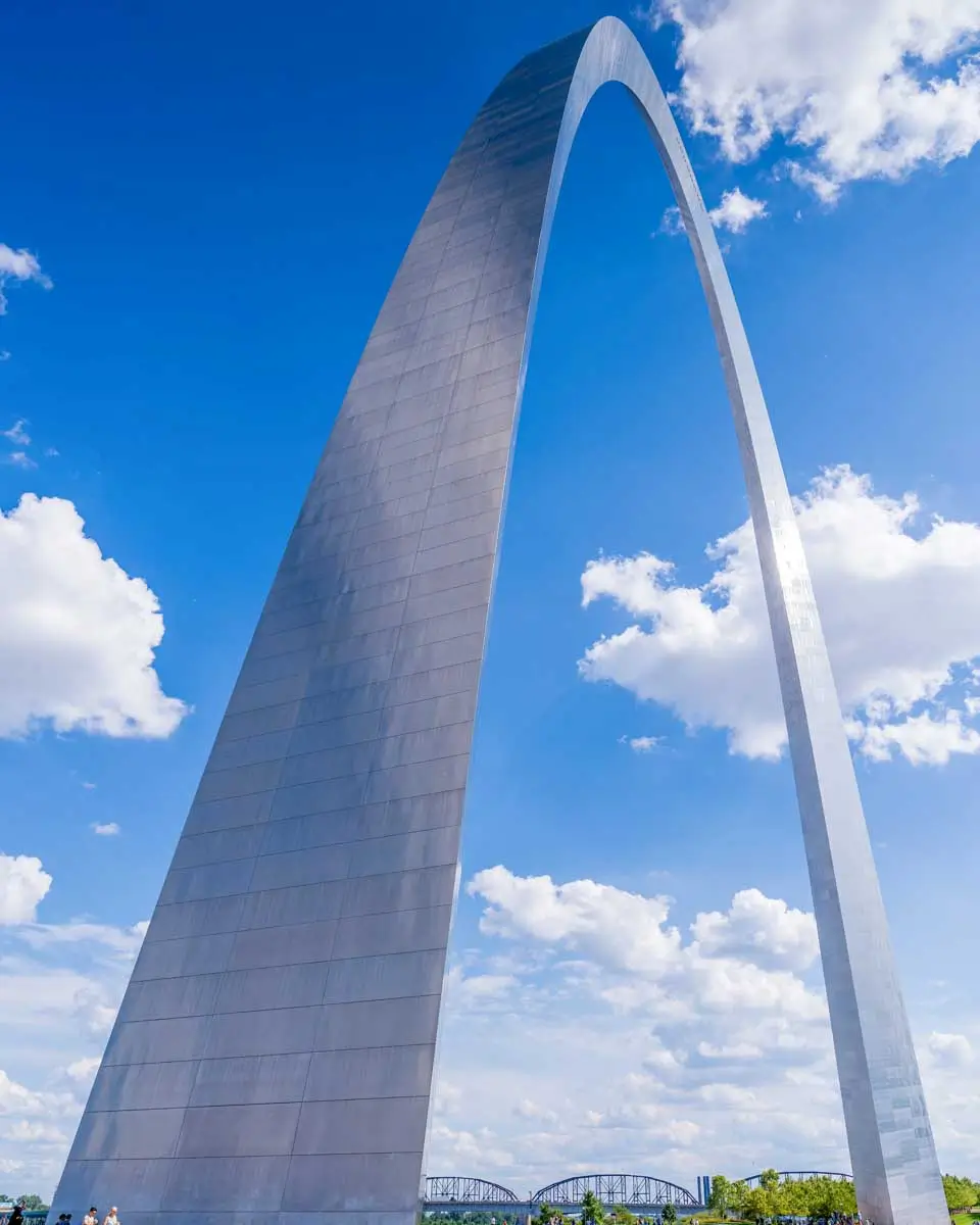 Gateway Arch on a sunny day, St Louis, Missouri