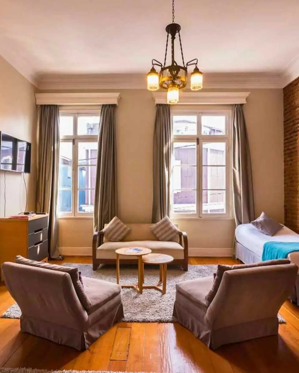 New Voga Guesthouse in Valparaiso, Chile (2)