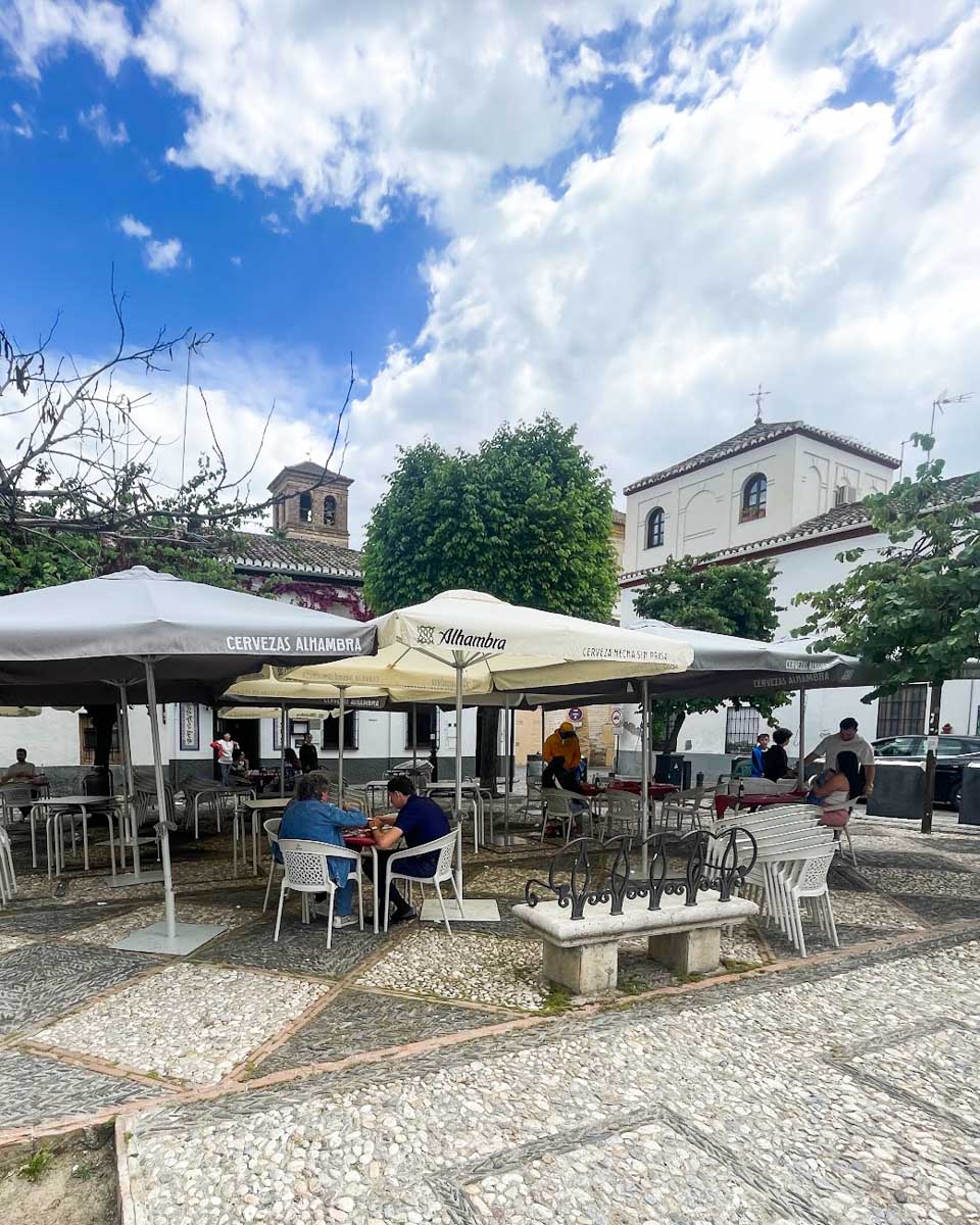 People dine at bar aliatar los caracoles in Granada