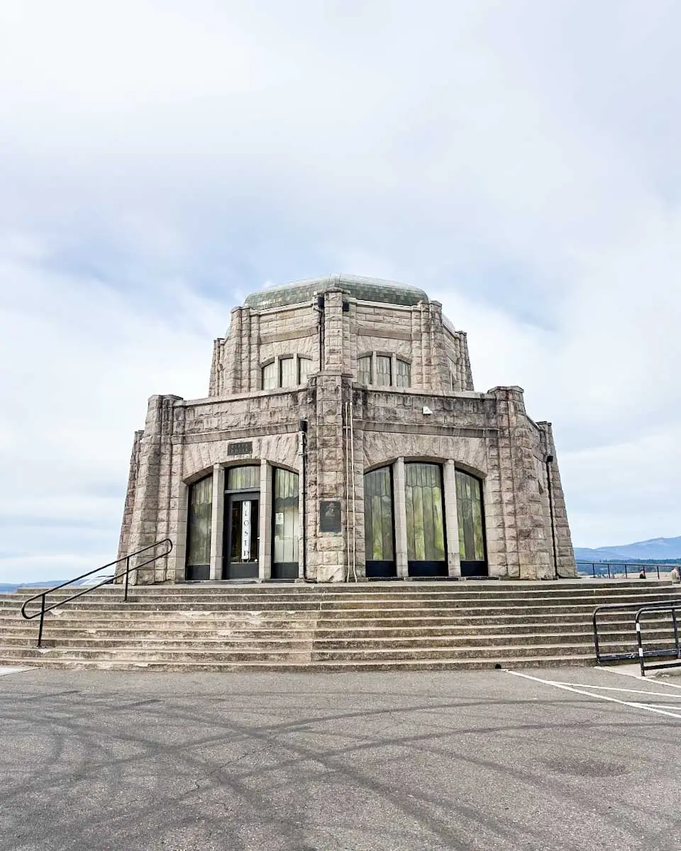 Vista House at Crown Point in Portland, Oregon